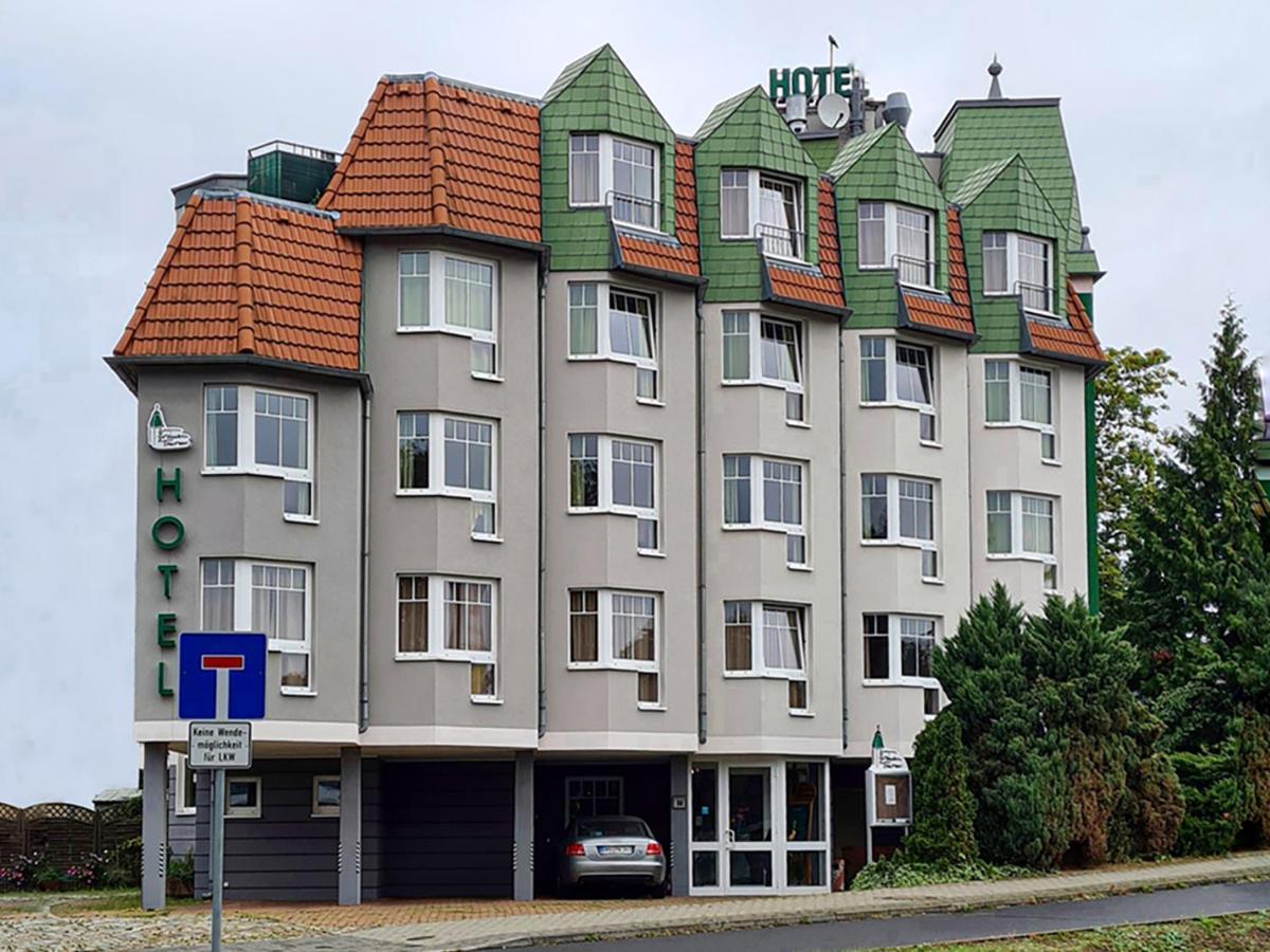 Отель Zum Gruenen Turm Хоэн-Нойендорф Экстерьер фото